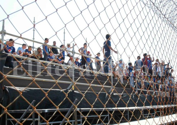 Final Platense-Motagua: Los hinchas del Ciclón no caben en el coloso porteño