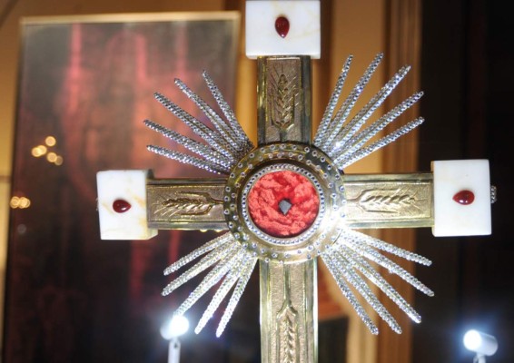 Fieles reconocen al Hombre de la Sábana Santa