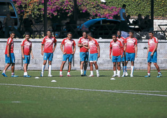 Olimpia y Real España al primer asalto