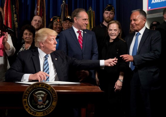 Presentarán proyecto de ley para destituir a Donald Trump por incapacidad