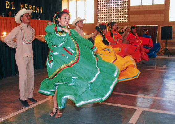Rinden tributo a Lucila Gamero de Medina
