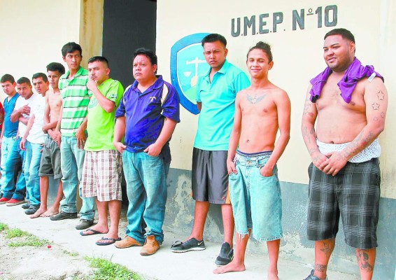 Caen presuntos pandilleros en allanamientos