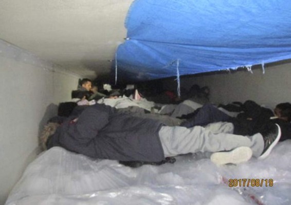 Hallan a 60 inmigrantes en camión refrigerado en frontera de Texas &nbsp;