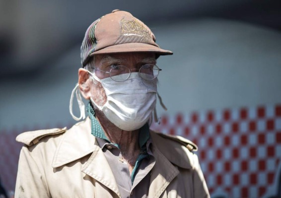 Póngales música y haga reír a los abuelitos en esta pandemia