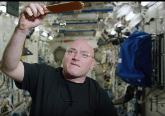 Practica ping-pong en el espacio