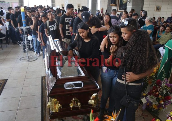 Desgarrador último adiós a maestro del Instituto Técnico Honduras (ITH): 'Profe, feliz viaje, que papito Dios me lo cuide”