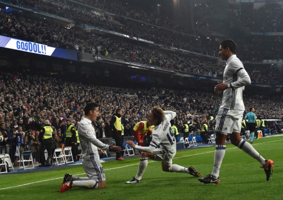 Real Madrid ganó 3-0 al Sevilla con doblete de James Rodríguez