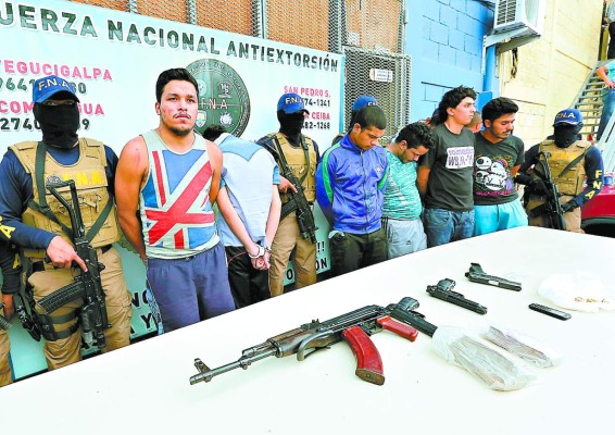 FNA da duro golpe a banda de Los Chirizos