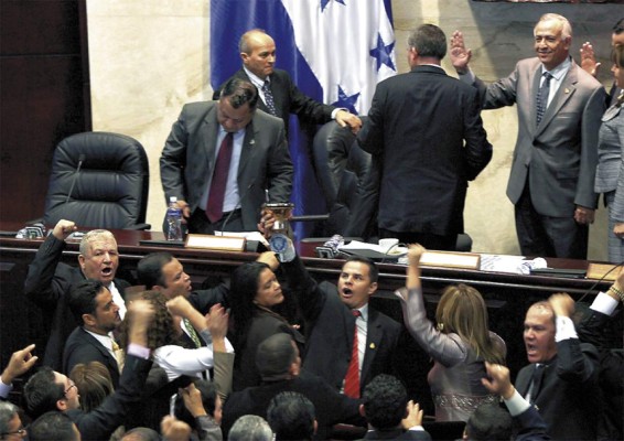 Diputados de Libre deben pagar daños del Congreso