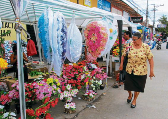 Día de Difuntos reactiva comercio en la sultana del sur