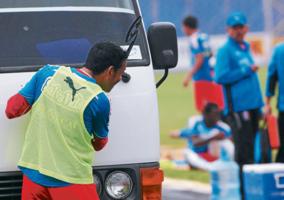 Tosello echa presión a Real España