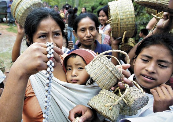 Construyen y mejoran casas en Montaña de la Flor