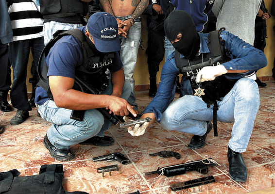 Redada de mareros con armas y drogas