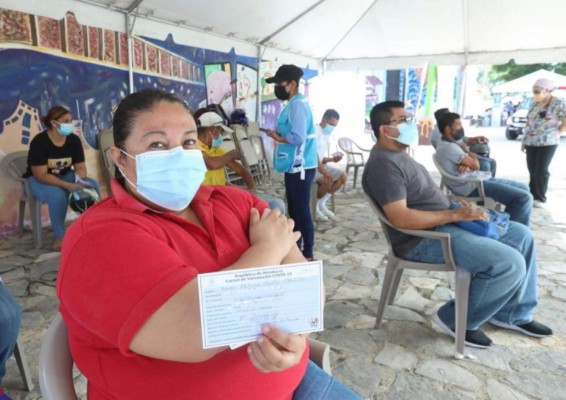 Así se desarrolla la segunda jornada del 'Vacunatón' en siete departamentos de Honduras