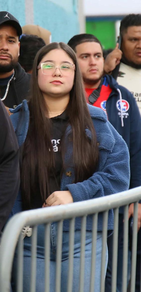 ¡Solo chicas lindas! El Nacional se llena de bellas aficionadas del Olimpia y América