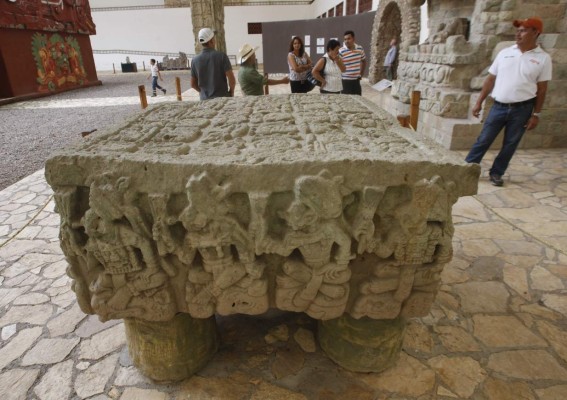 Un recorrido por las piezas originales en el museo de la escultura.