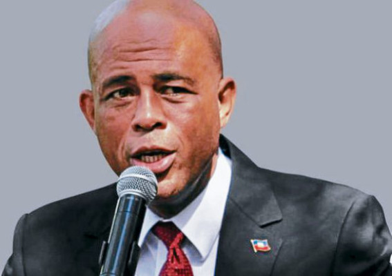 Presidente haitiano regresa a su país tras ser tratado por embolia en EEUU