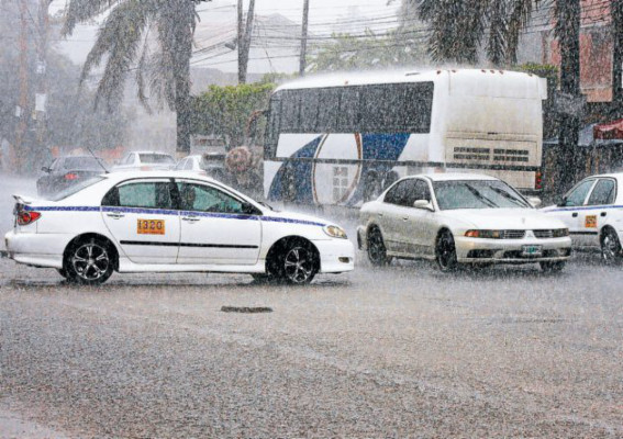 Masa de aire frío causa daños en comunidades de Omoa