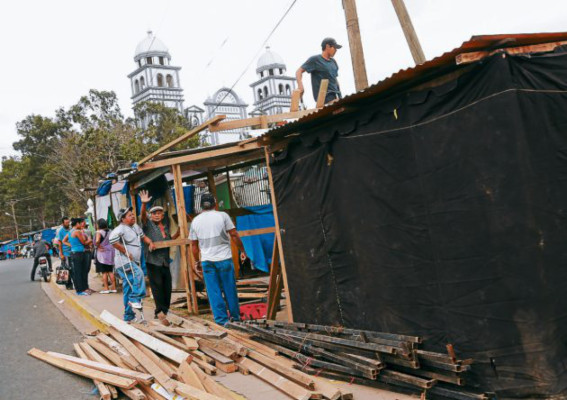 Primeros peregrinos rezan a virgen de Suyapa
