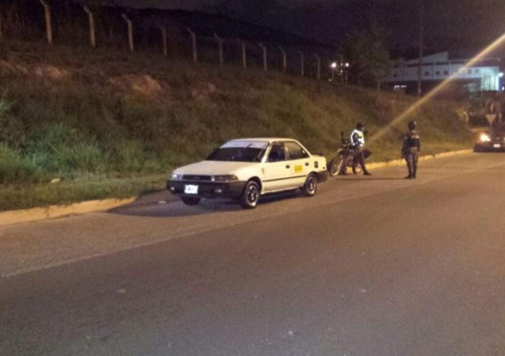 Encuentran un ensabanado en el baúl de un taxi en la capital de Honduras