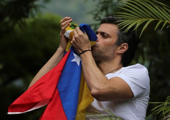 Ricardo Álvarez dice sentirse feliz por la liberación de Leopoldo López en Venezuela