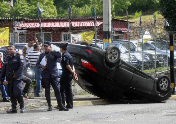 Dos heridos deja colisión de carros