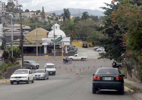 ¿Confundido con las nuevas vías en el bulevar Juan Pablo II?