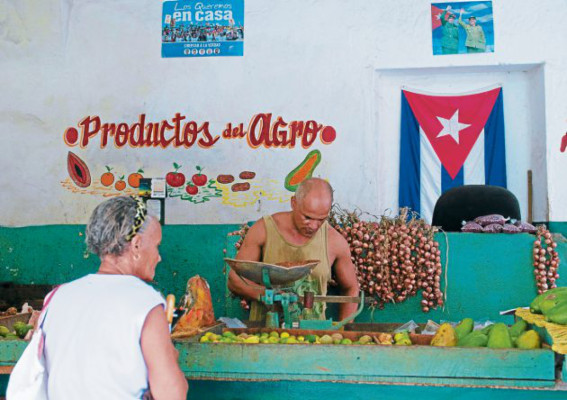 Chávez profundiza socialismo; Cuba avanza velozmente hacia capitalismo