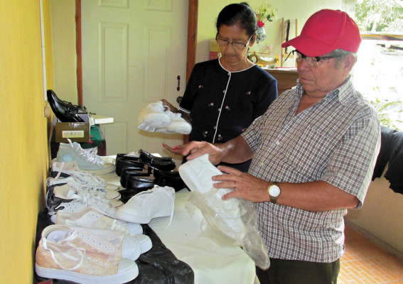 Derroche de elegancia ofrecen años viejos de la familia Donaire