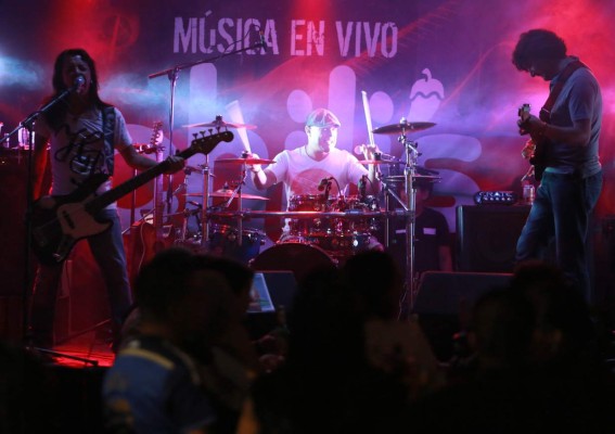 Noches al ritmo del rock en la capital de Honduras