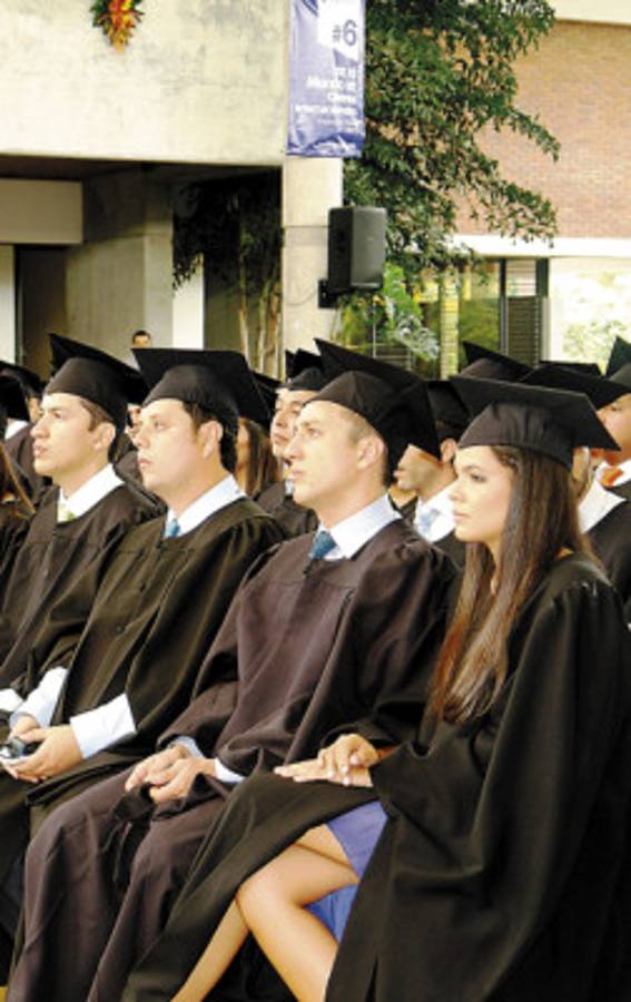 Incae graduó a 95 nuevos MBA