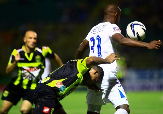 Real España sepulta el invicto de Olimpia