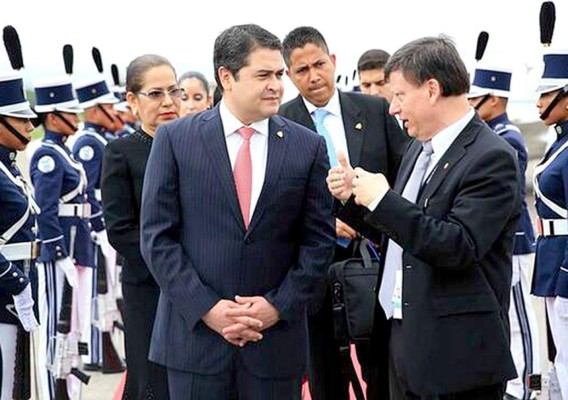Presidente de Honduras ausente en reunión con John Kerry en Panamá