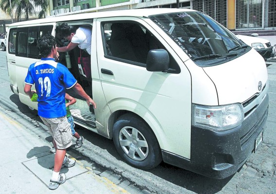 Transporte ahora buscará buses y taxis 'fantasmas” a nivel nacional