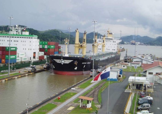 Canal de Panamá crea sistema de incentivos ambientales para buques