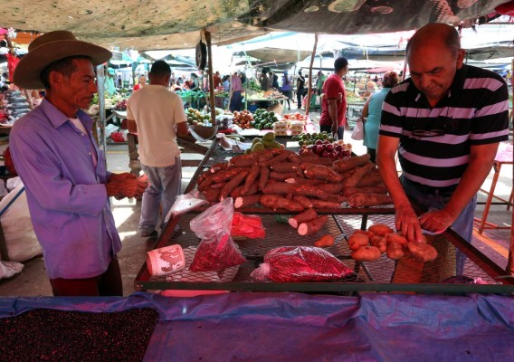 Consumidores piden cuentas claras a Rivera