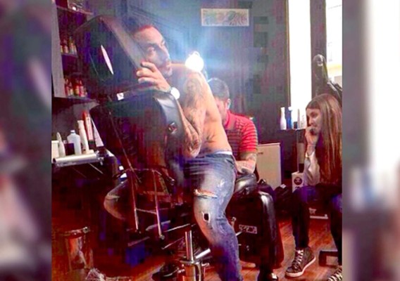 Jugador se tatuó el tiro al travesaño que dejó fuera a Chile del Mundial