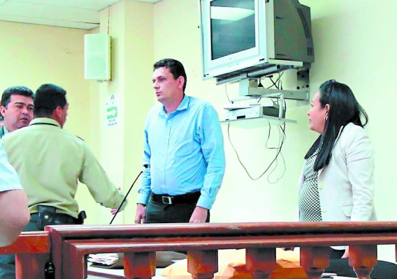 Absuelven a acusado en crimen de defensor de comunidad LGTB