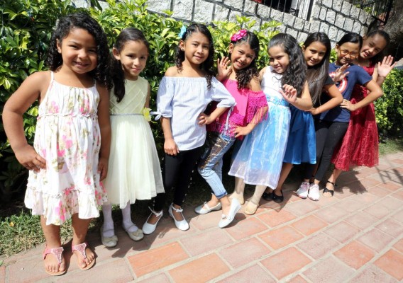 Despliegue de tradiciones y fe en feria patronal de Santa Lucía