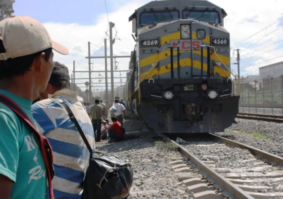 Pérez Molina y Peña Nieto regularán paso de migrantes