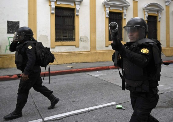 Las imágenes más impactantes de las protestas en Guatemala (FOTOS)