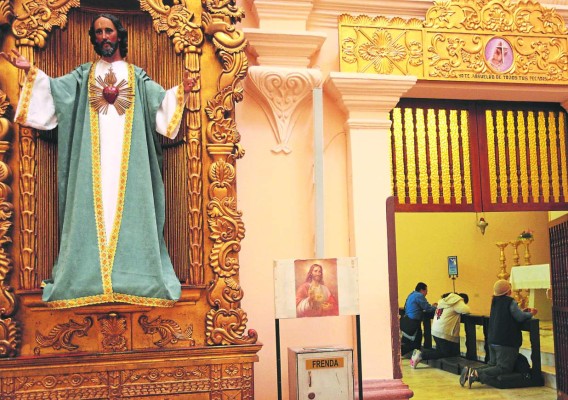 Pactos y profecías preparan candidatos antes de 26 de noviembre