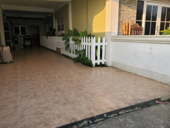 Con jacuzzi, cancha de fútbol y gimnasio, así es la lujosa casa de Alberth Elis que puedes rentar en Tela