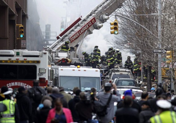 Dos muertos y 18 heridos en derrumbe de un edificio en Nueva York