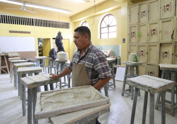 Entre carencias se forman artistas de la Escuela Nacional de Bellas Artes