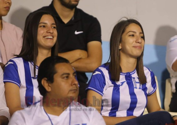 Rubias, morenas, hondureñas y puertorriqueñas: Las bellezas en el Nacional