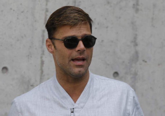 Ricky Martin publica fotografía donde aparece completamente desnudo