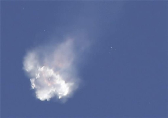 Estalla cohete de SpaceX con suministros para EEI