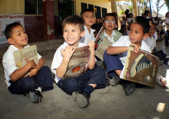 Solidiario llegó a Escuela 3 de octubre
