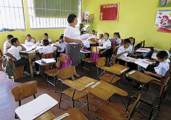 Niños se resisten a cumplir con la doble jornada